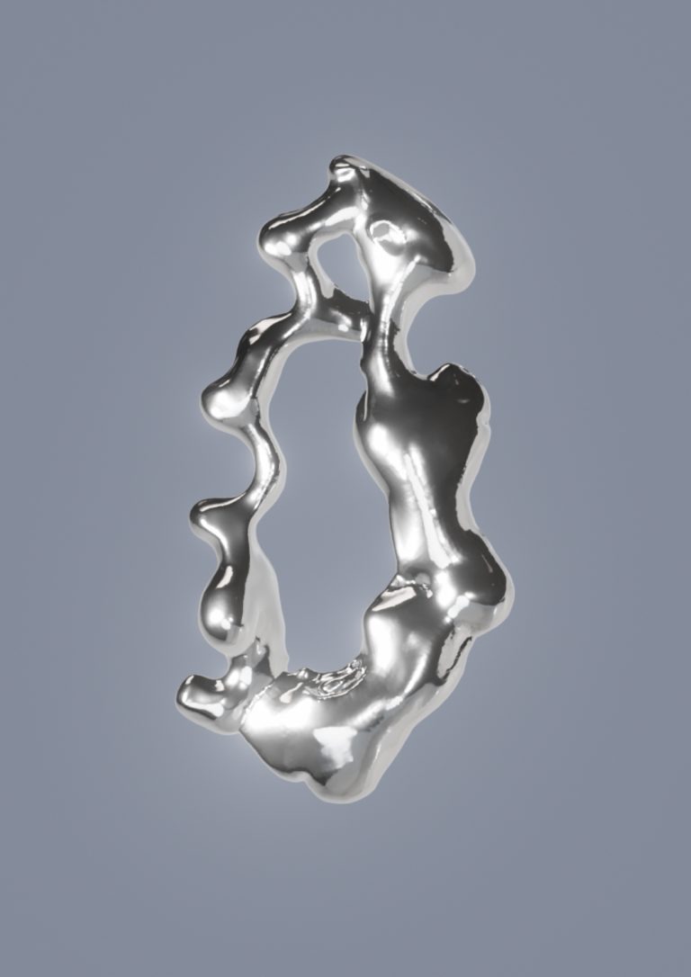 La boucle 404 earring sur fond gris-bleu avec des reflets